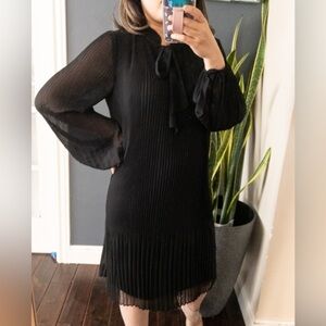 DKNY Pleated‎ Tie Neck Pleaded Shift Dress. Size 6